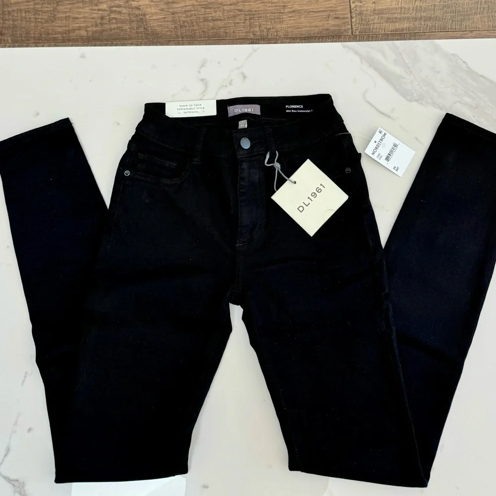 NWT- DL1961 Women Skinny Jeans - Soft & luxurious!